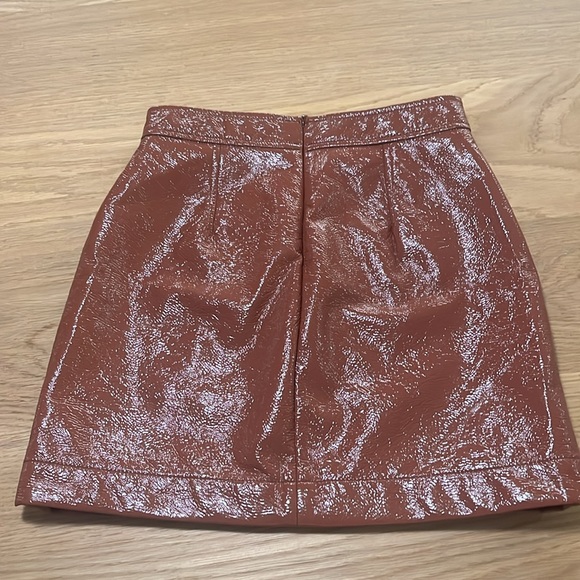 ARITZIA PATENT MINI SKIRT 00 - Picture 2 of 2